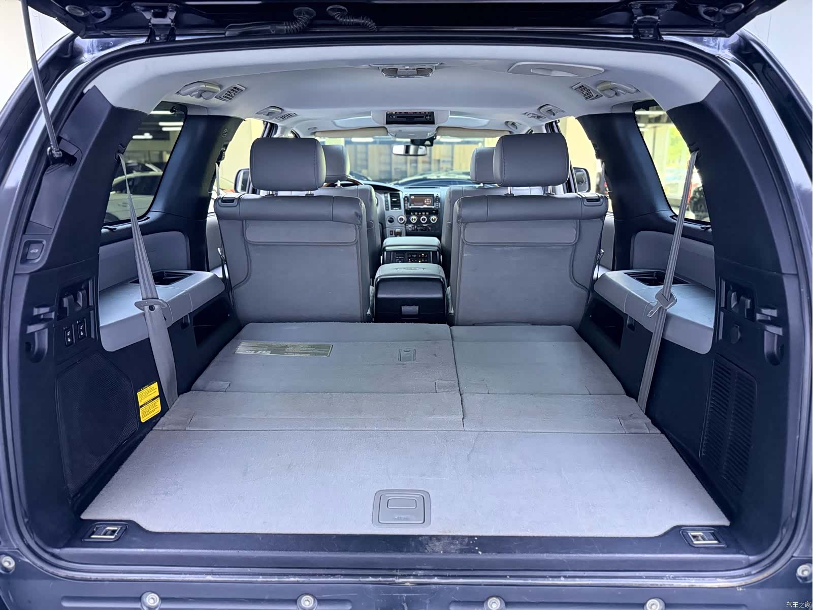 Toyota Sequoia, 2011 18