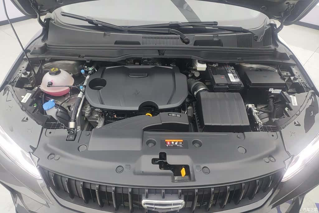 Geely Coolray, 2025 10
