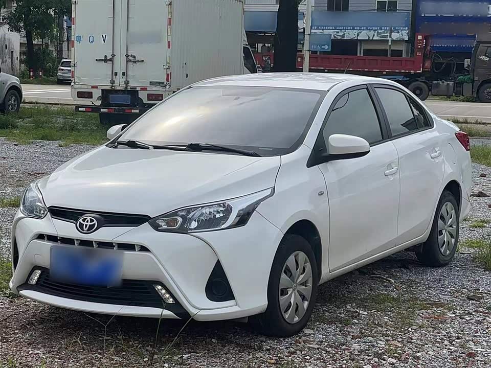 Toyota YARiS L to enjoy