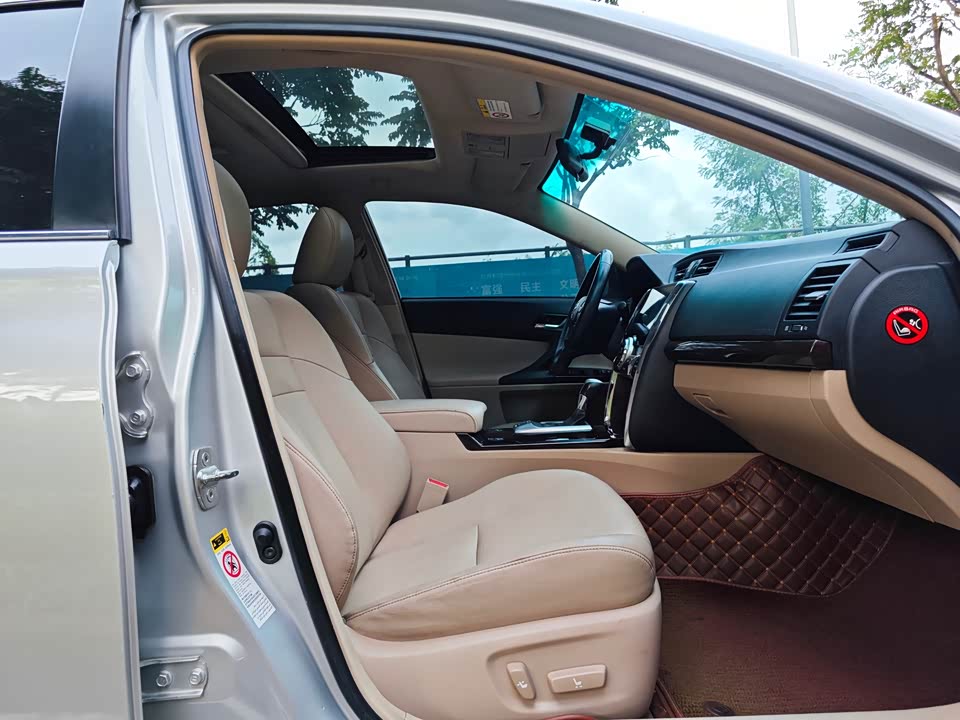 Toyota Reiz
