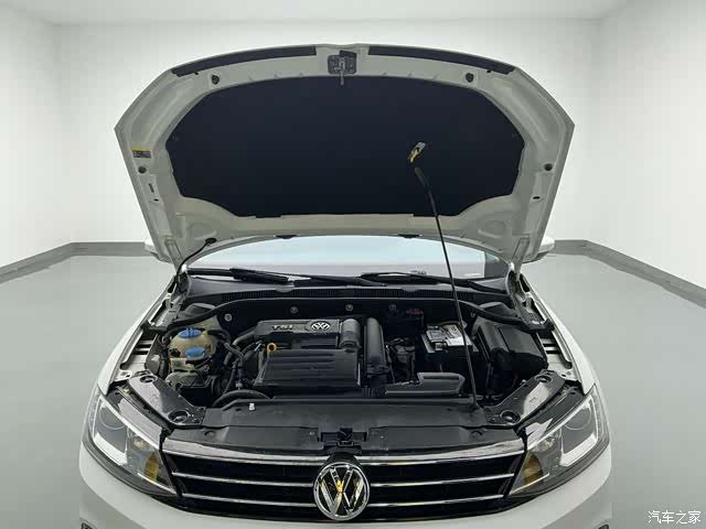 Volkswagen Sagitar, 2015 14