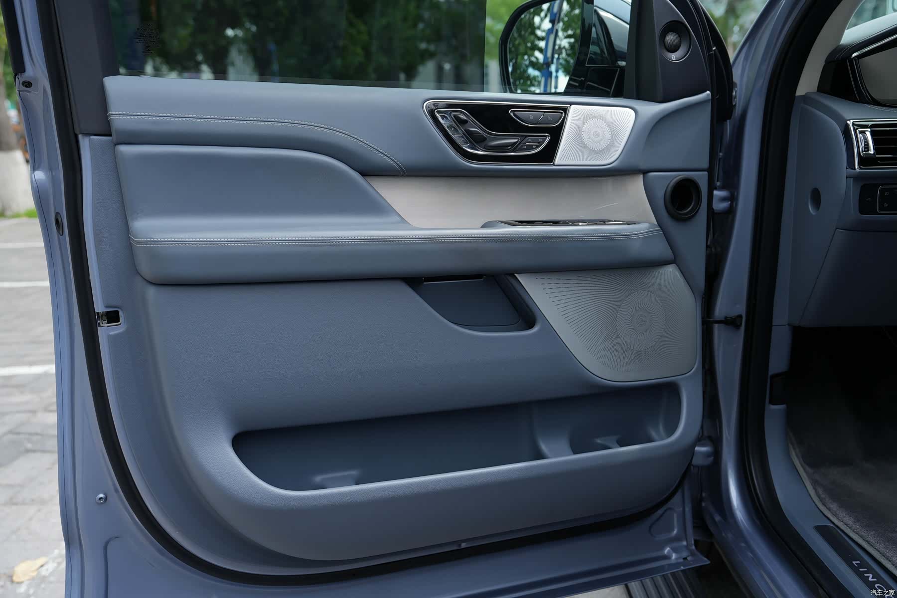Lincoln Navigator, 2022 11