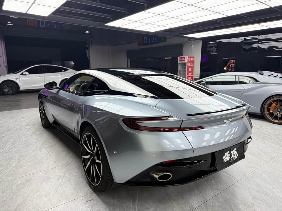 Aston Martin DB11