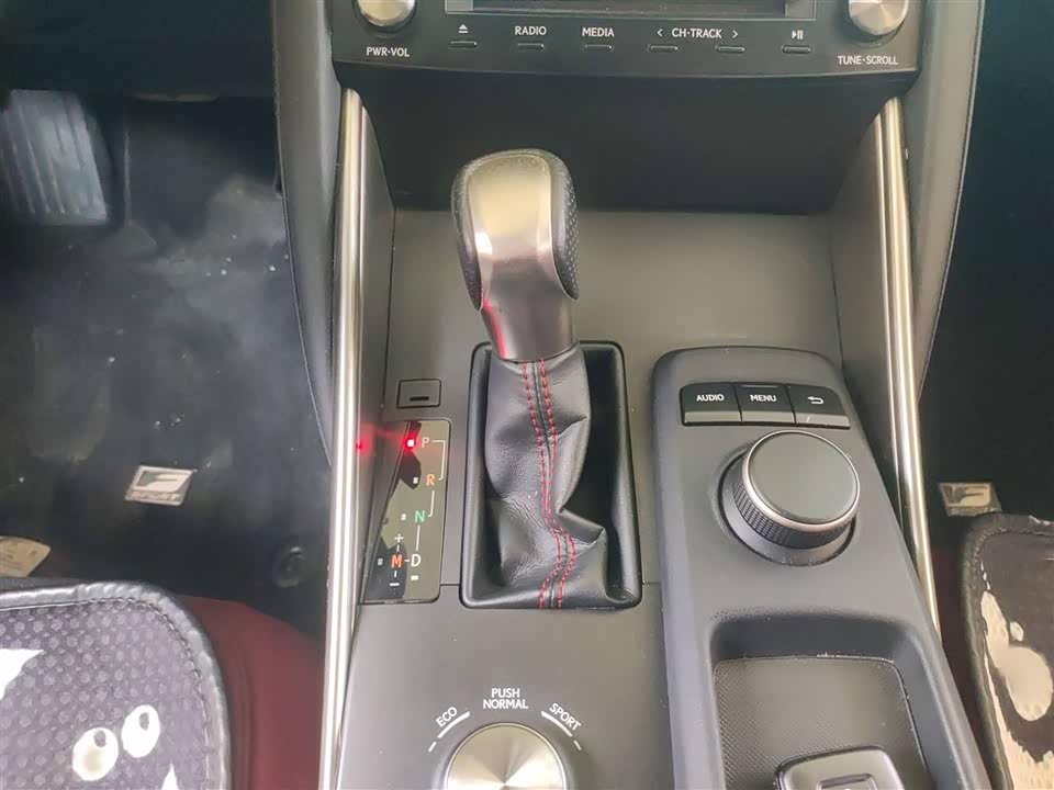 Lexus IS