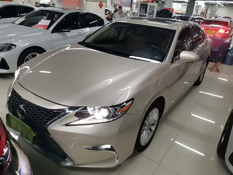 Lexus ES