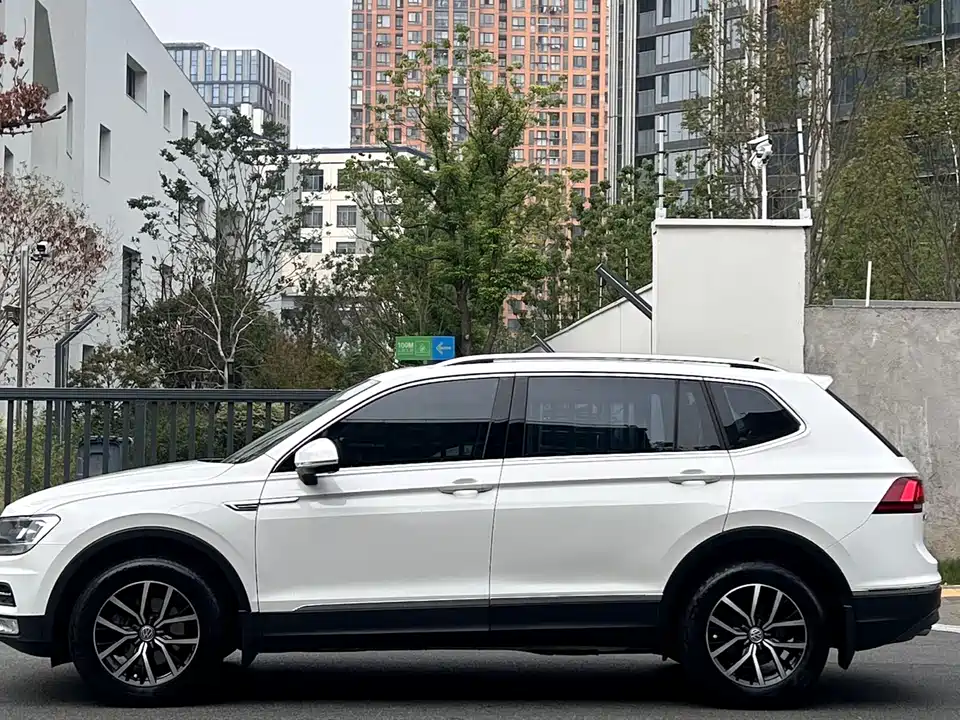 Volkswagen Tiguan L