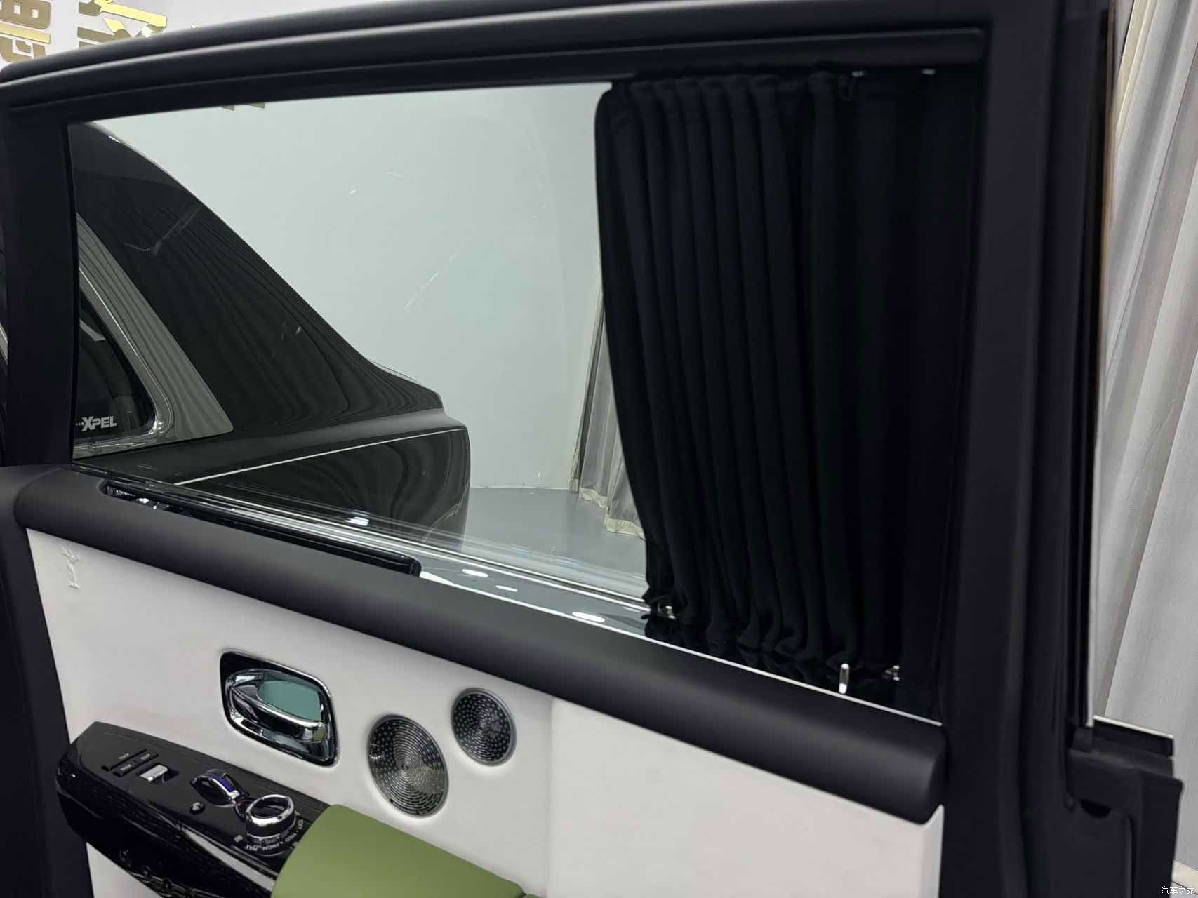 Rolls-Royce Phantom, 2023 12