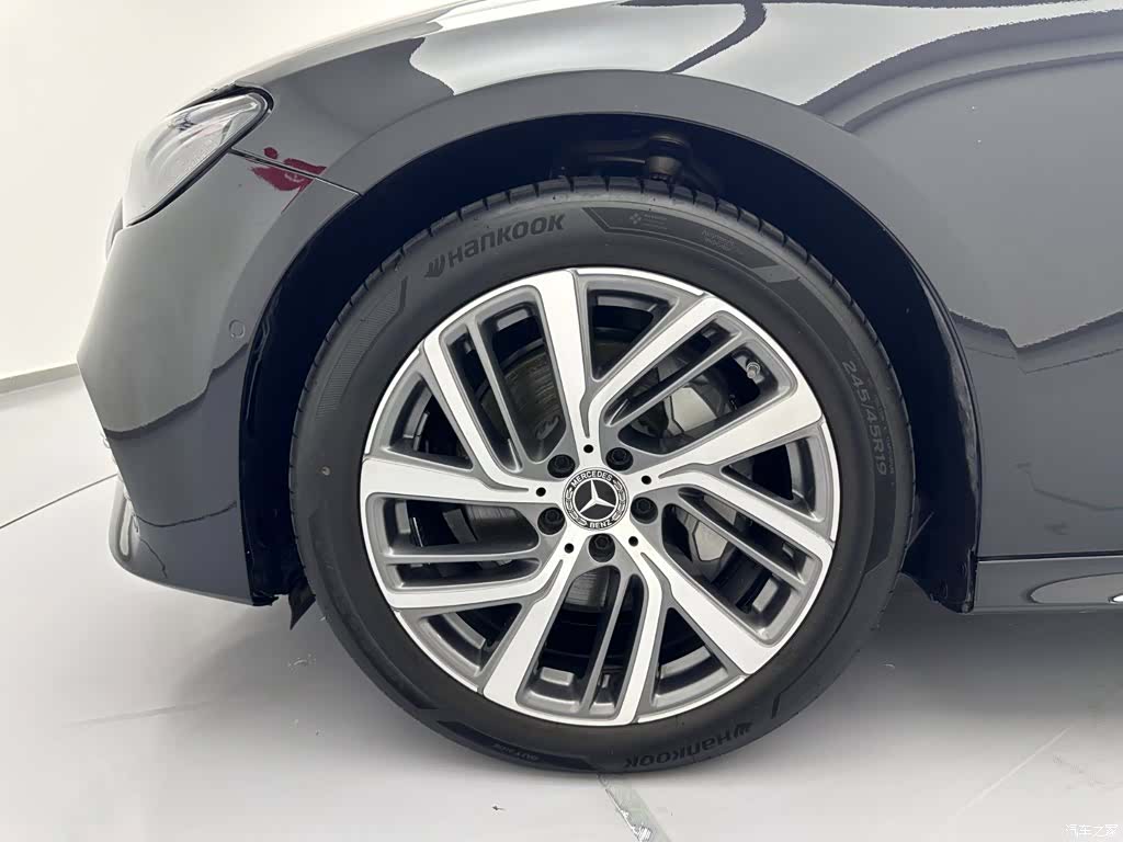 Mercedes-Benz E-Class, 2025 28