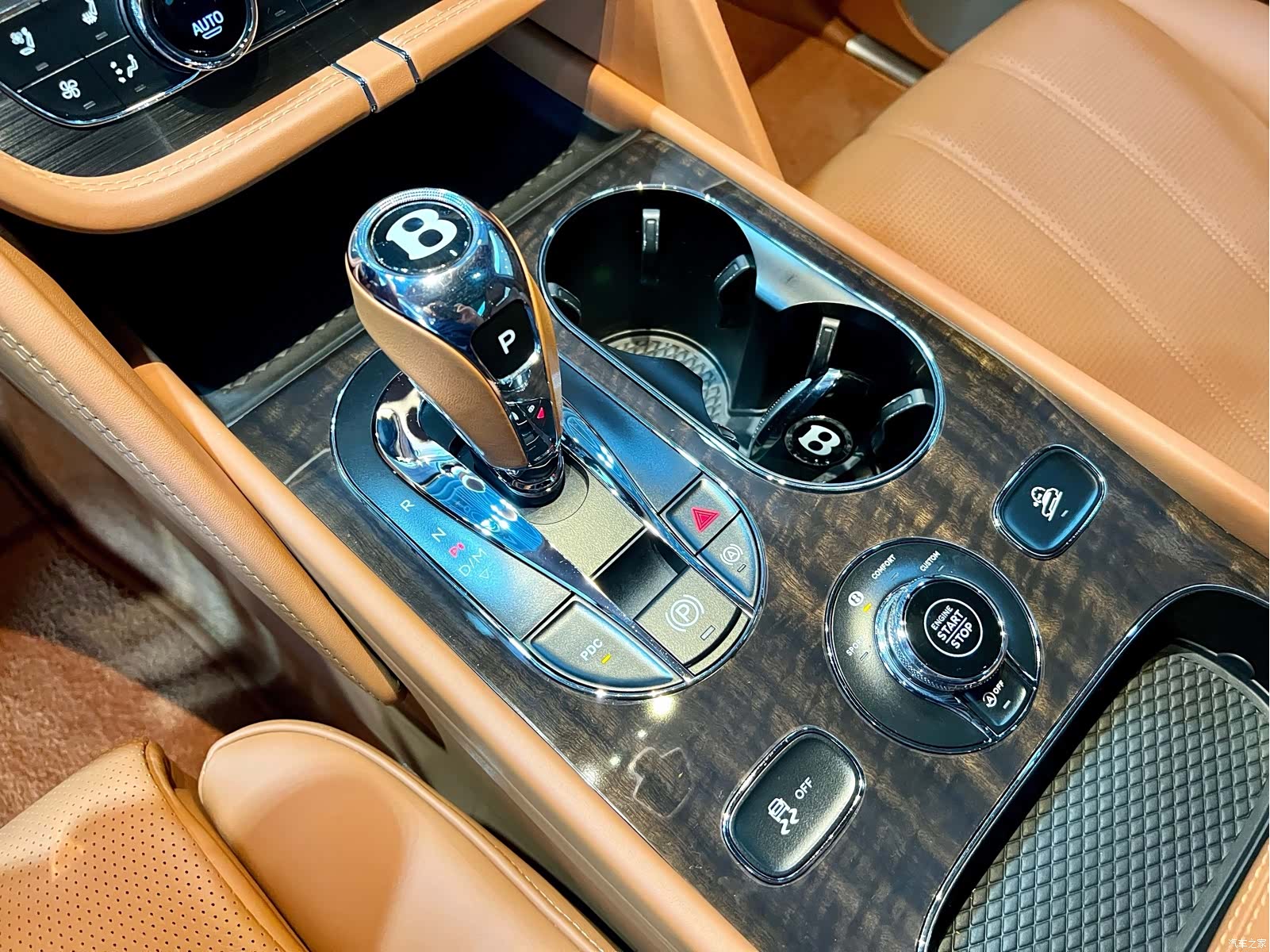 Bentley Bentayga, 2017 11
