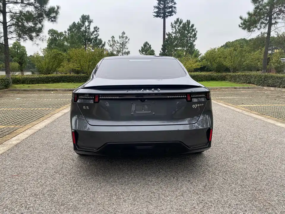 Lynk & Co 07 EM-P