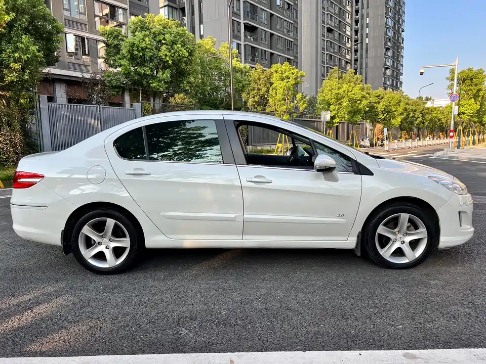 Peugeot 408