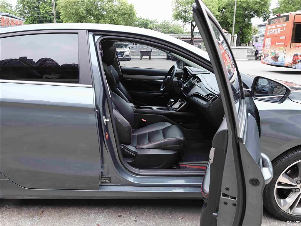 Geely Binray, 2019 17