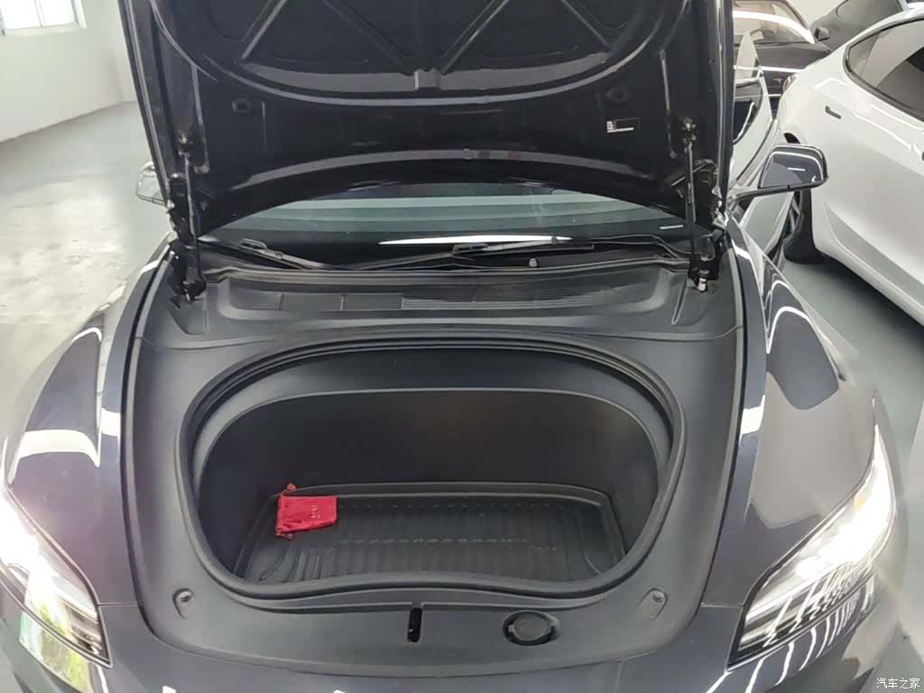 Tesla Model 3, 2025 20