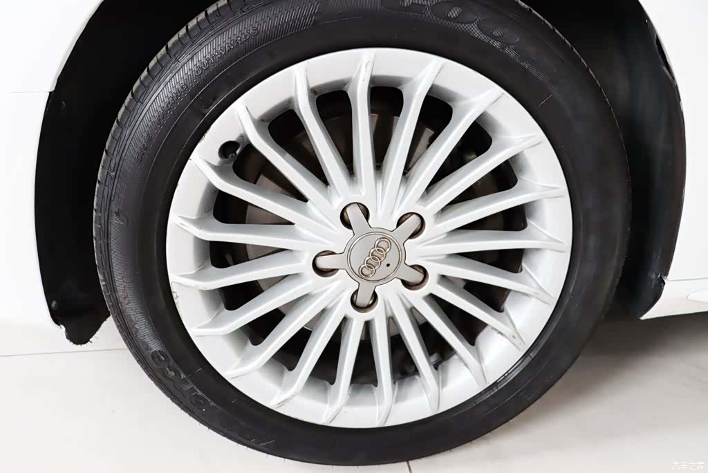Audi A4L, 2015 11