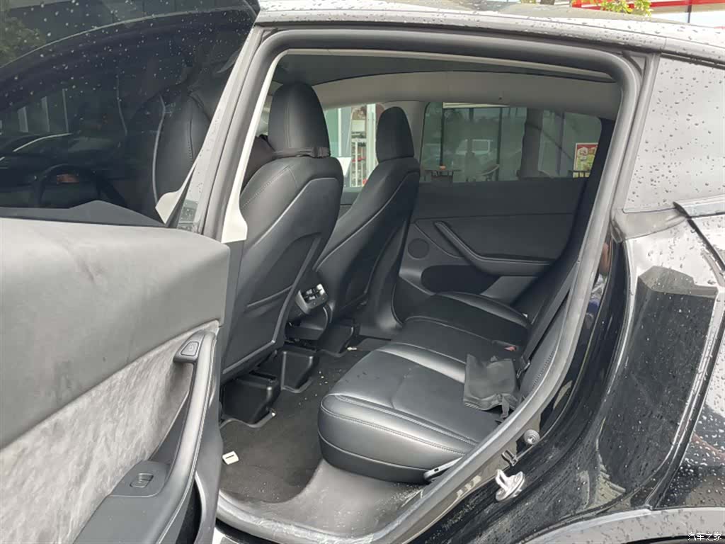 Tesla Model Y, 2023 7