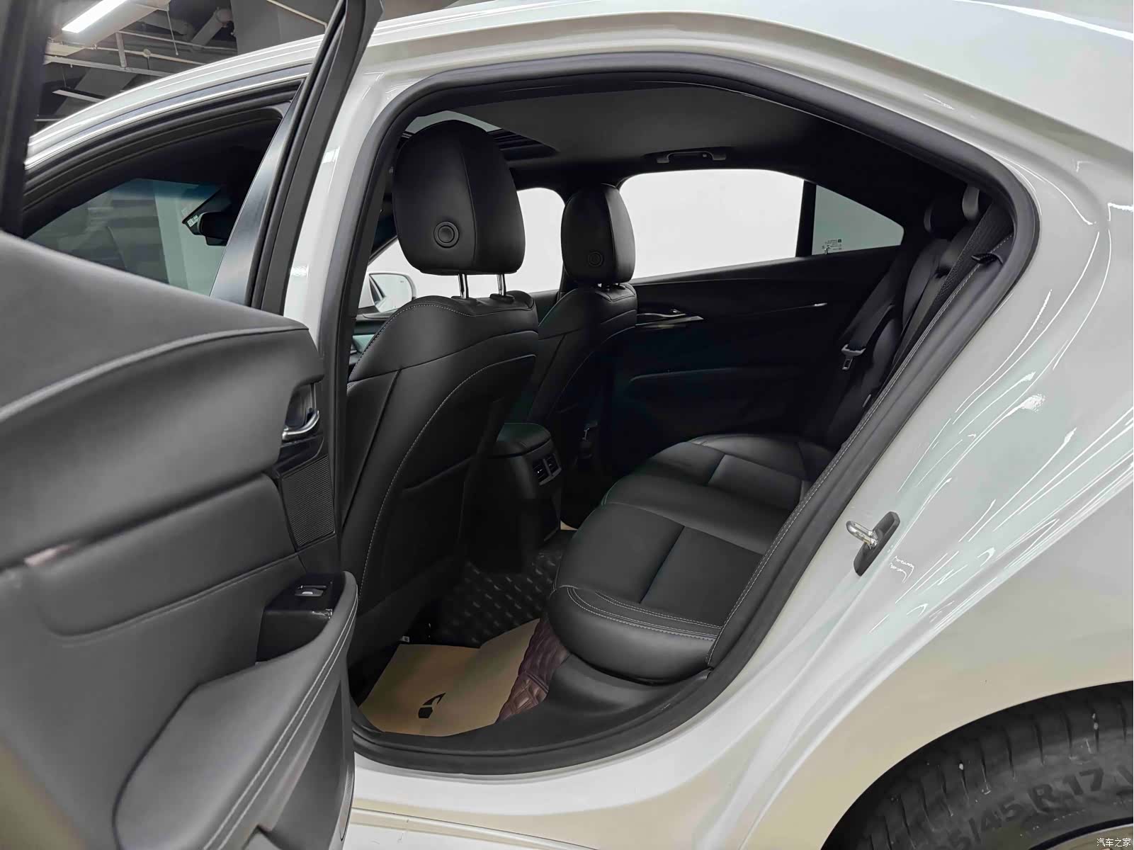 Cadillac CT4, 2023 14
