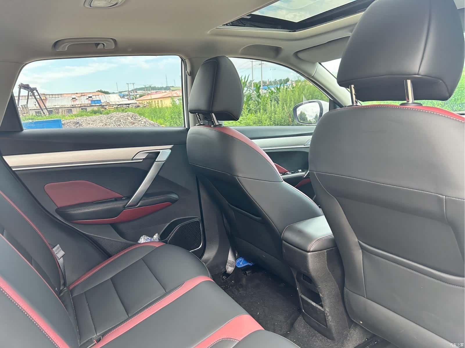 Geely Coolray, 2022 15