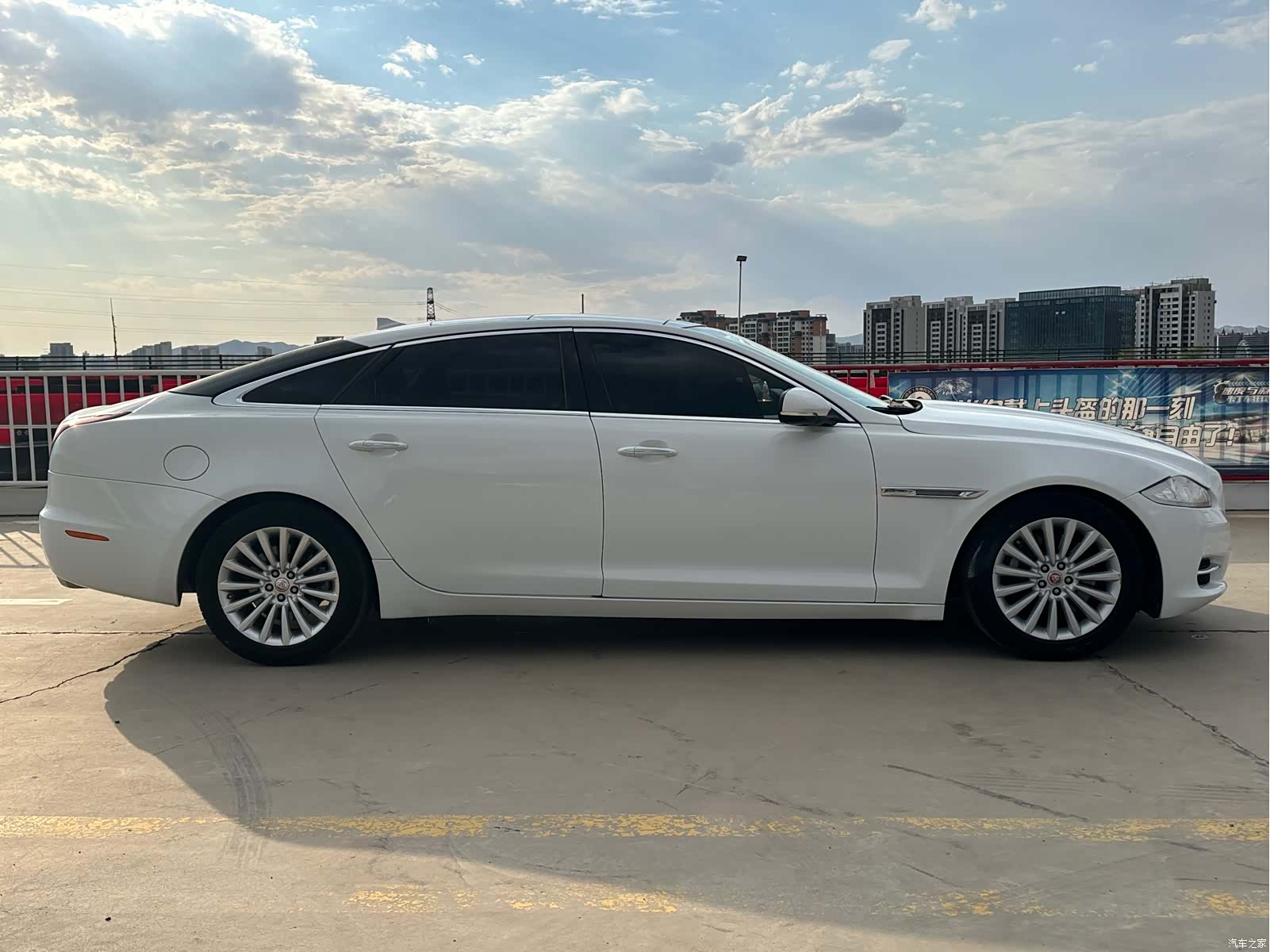 Jaguar XJ, 2016 4