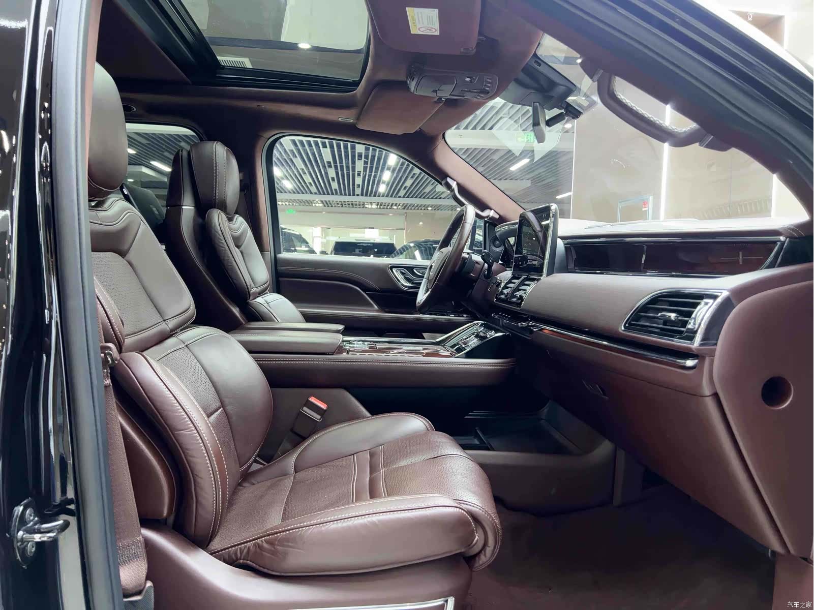 Lincoln Navigator, 2020 4