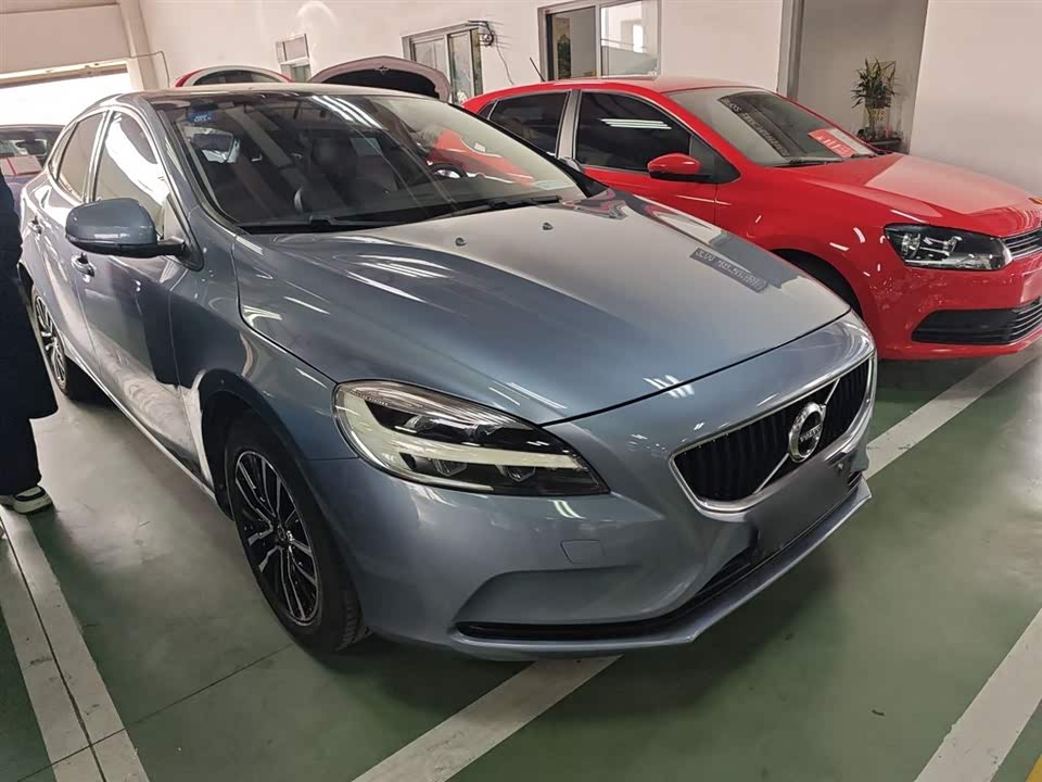 Volvo V40