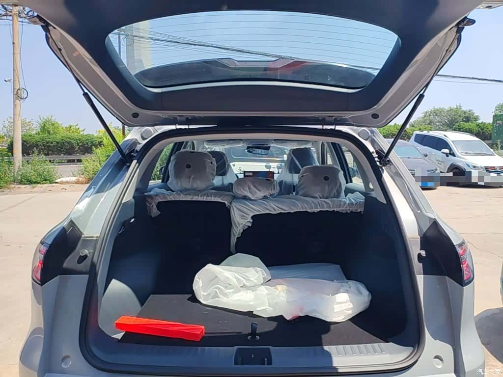 Geely Galaxy E5, 2026 15