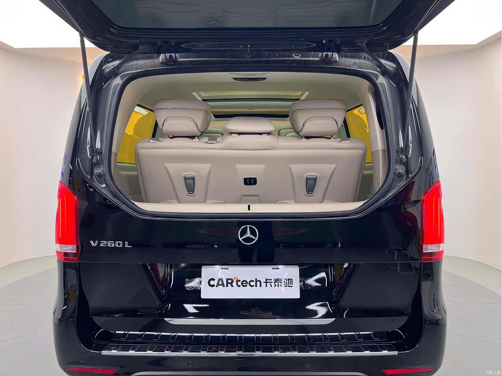 Mercedes-Benz V-Class, 2023 31