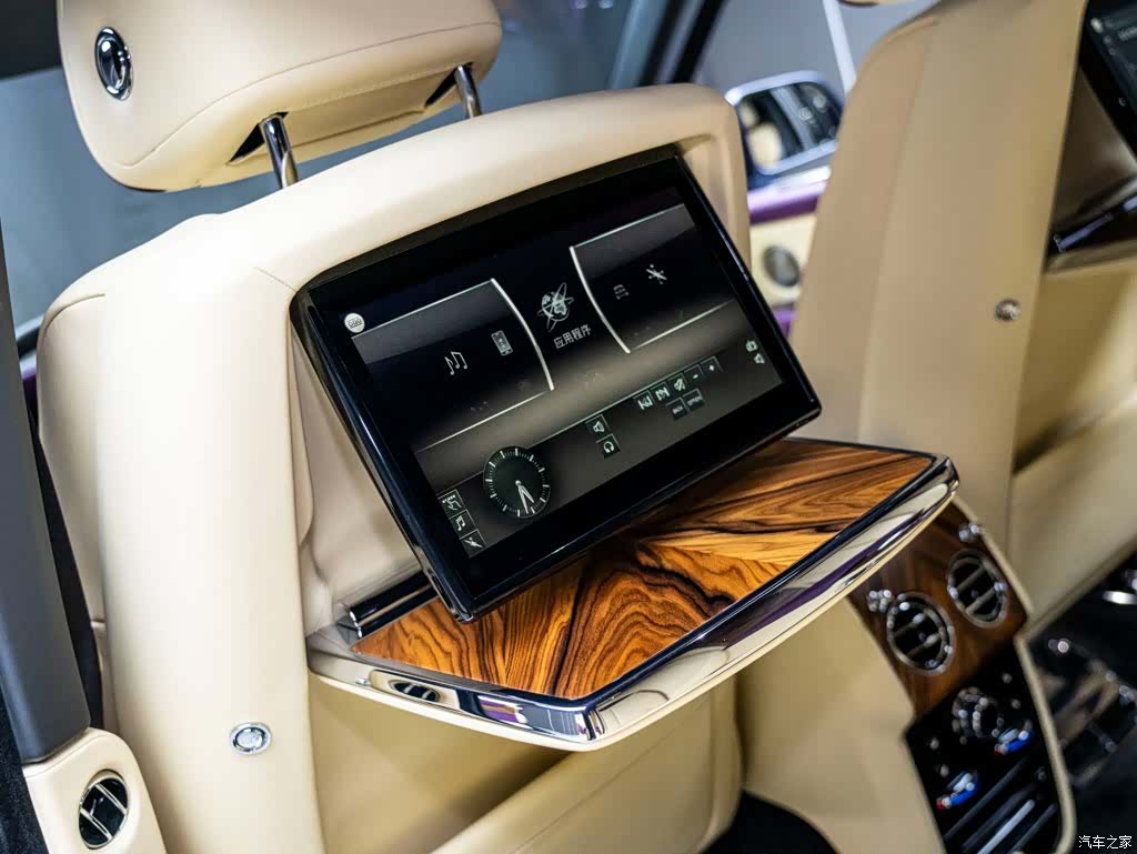 Rolls-Royce Cullinan, 2022 17