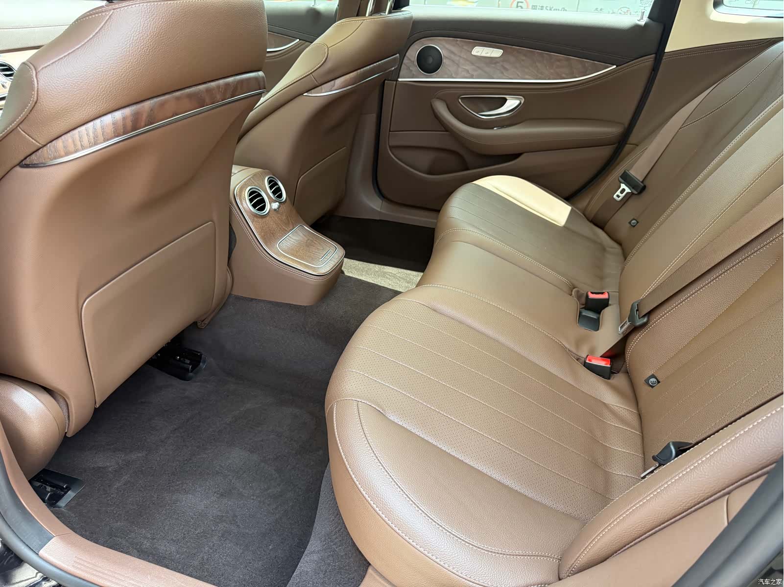 Mercedes-Benz E-Class, 2022 32