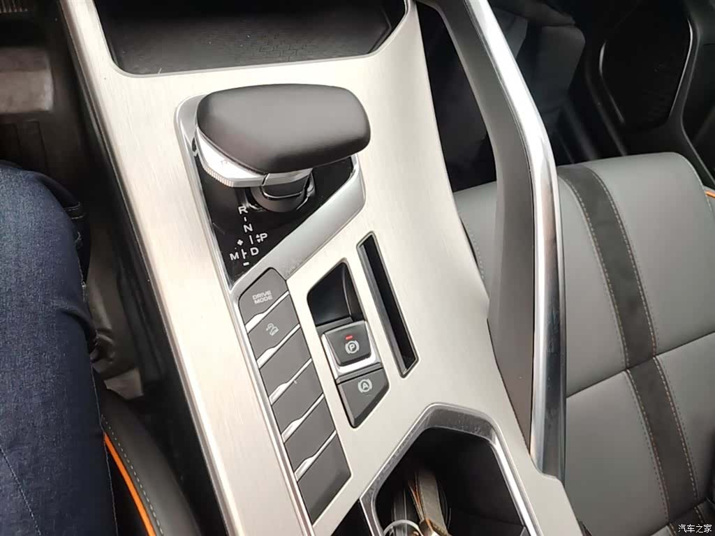 Geely Coolray, 2024 14