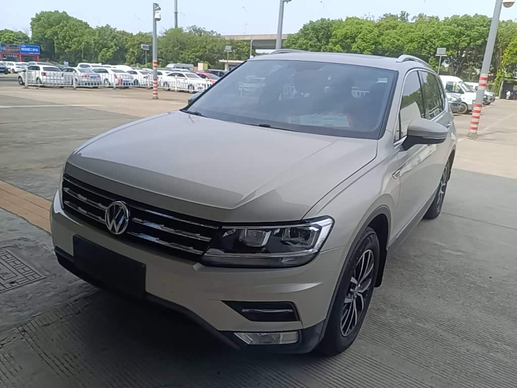 Volkswagen Tiguan L L 2018 330TSI AT Luxury