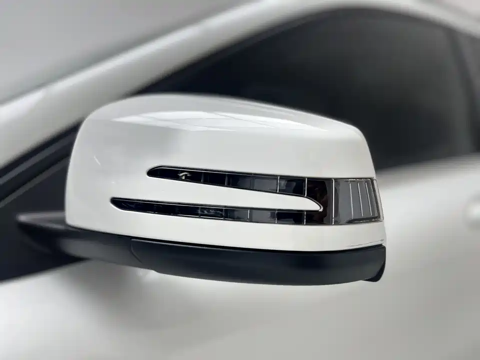 Mercedes-Benz GLA Mercedes-Benz GLA