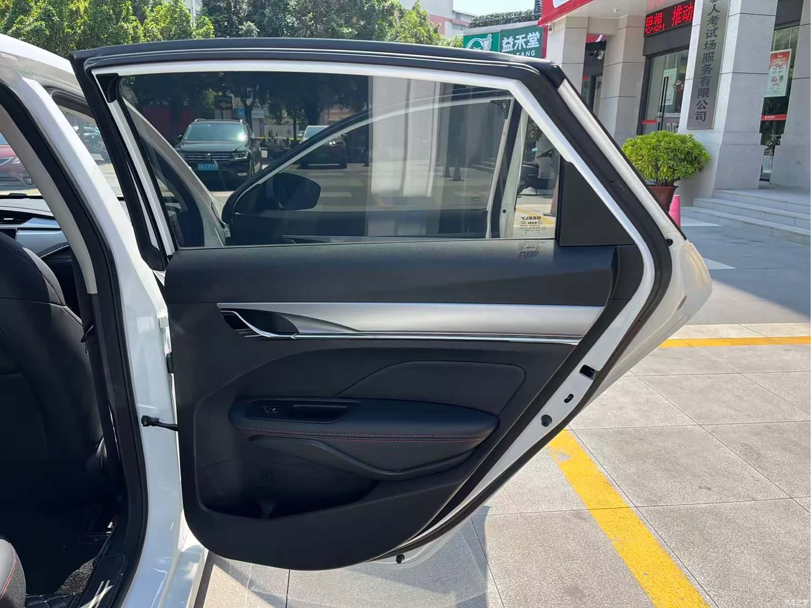 Geely Binray, 2020 19