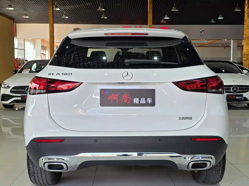 Mercedes-Benz GLA Mercedes-Benz GLA