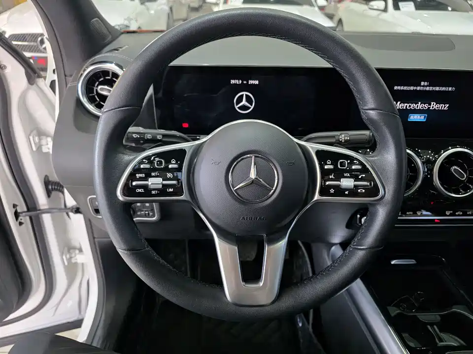 Mercedes-Benz GLA Mercedes-Benz GLA