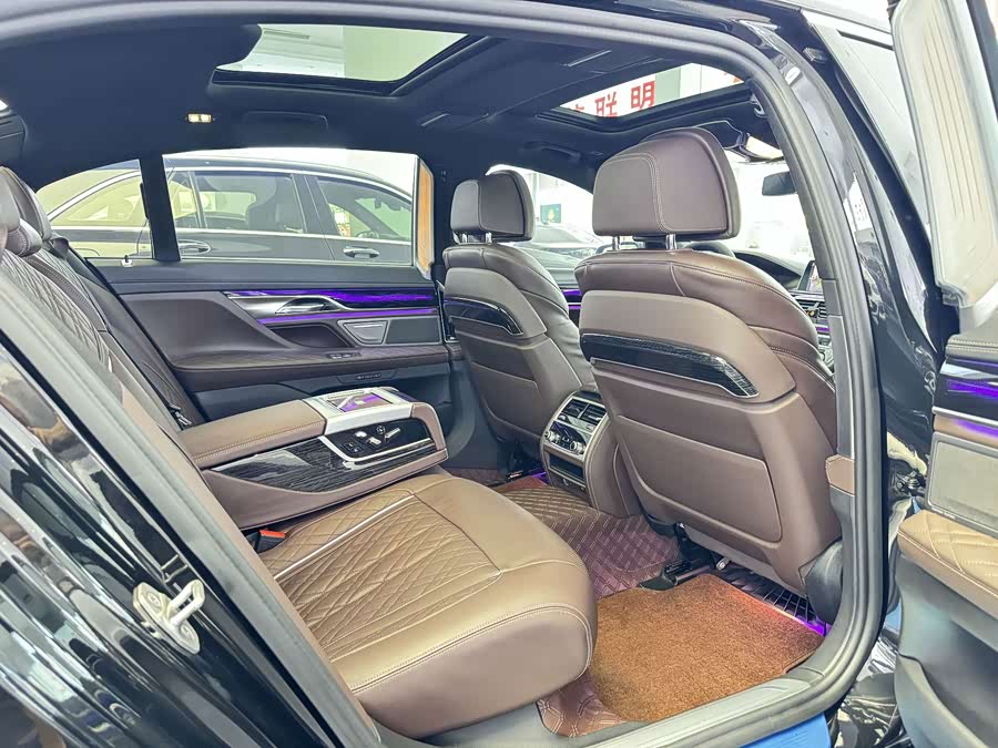 BMW 7-Series 2021, фото 12