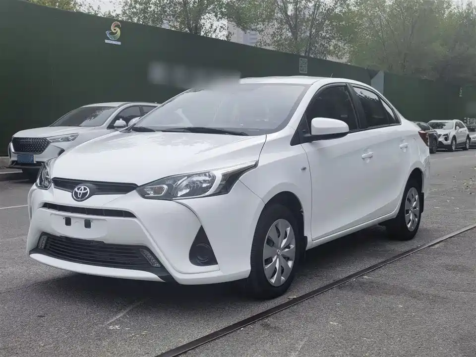 Toyota YARiS L to enjoy