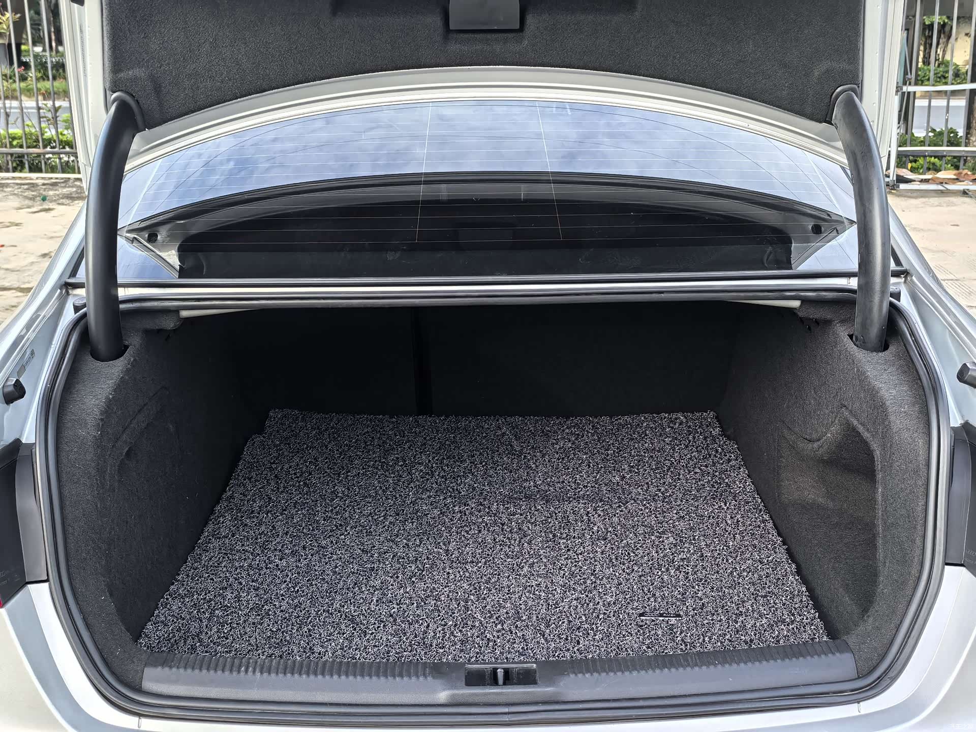 Audi A4L, 2016 17