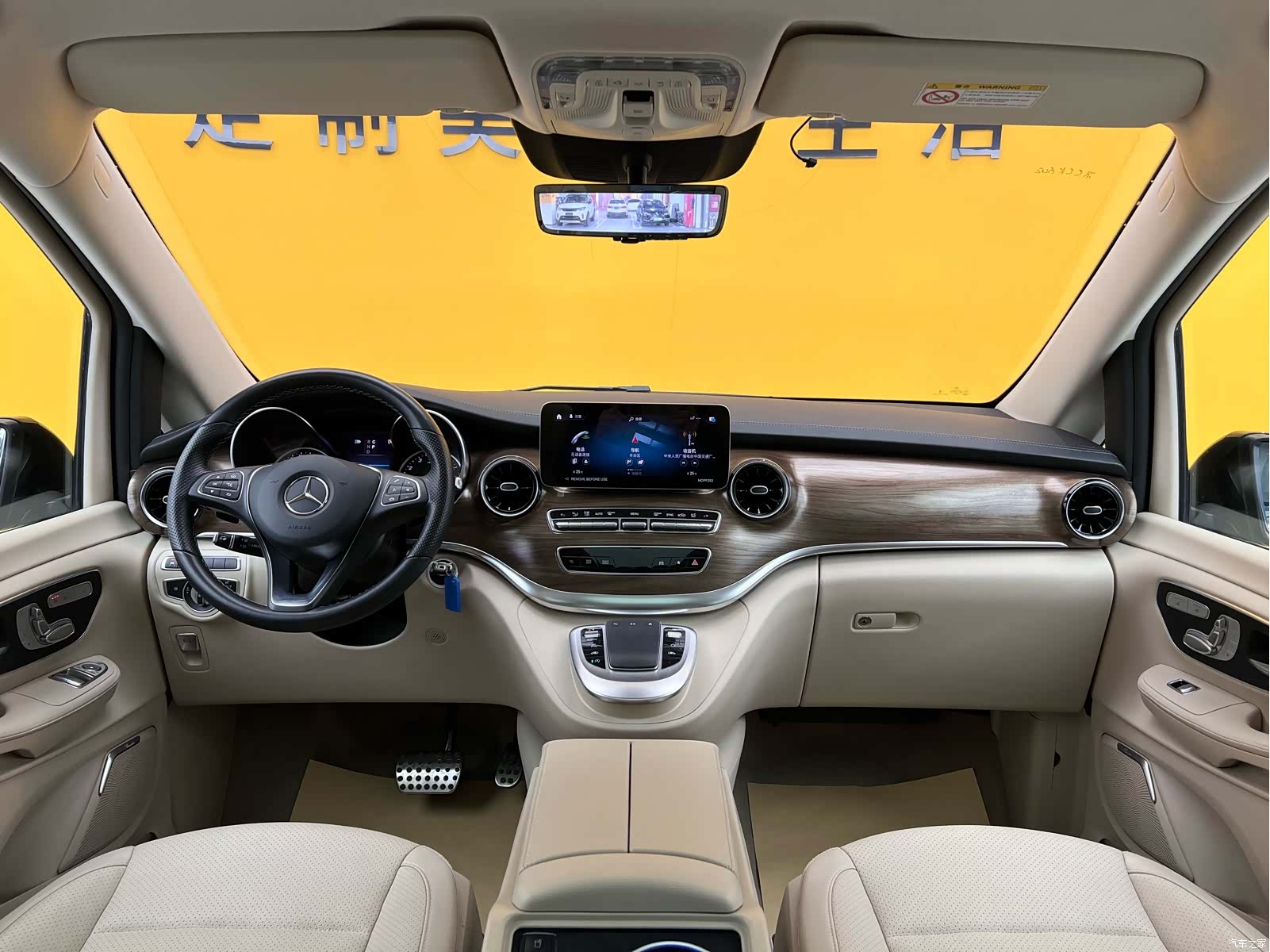 Mercedes-Benz V-Class, 2023 16