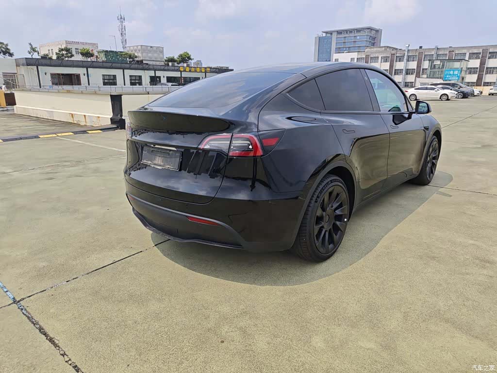 Tesla Model Y, 2023 14