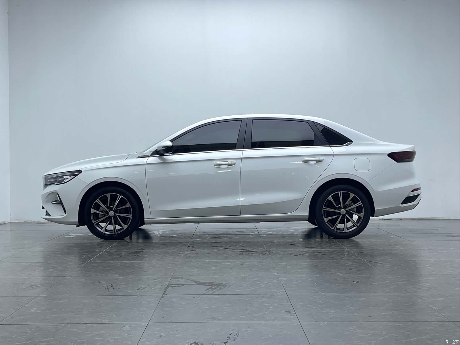Geely Emgrand, 2026 6