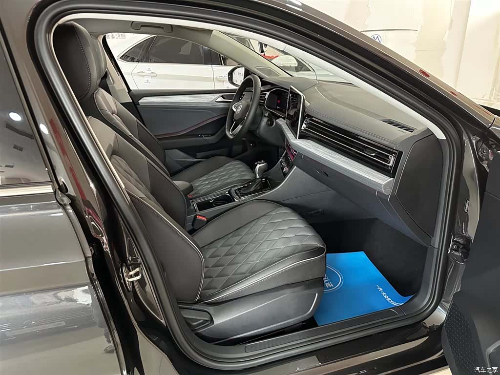 Volkswagen Sagitar, 2025 29