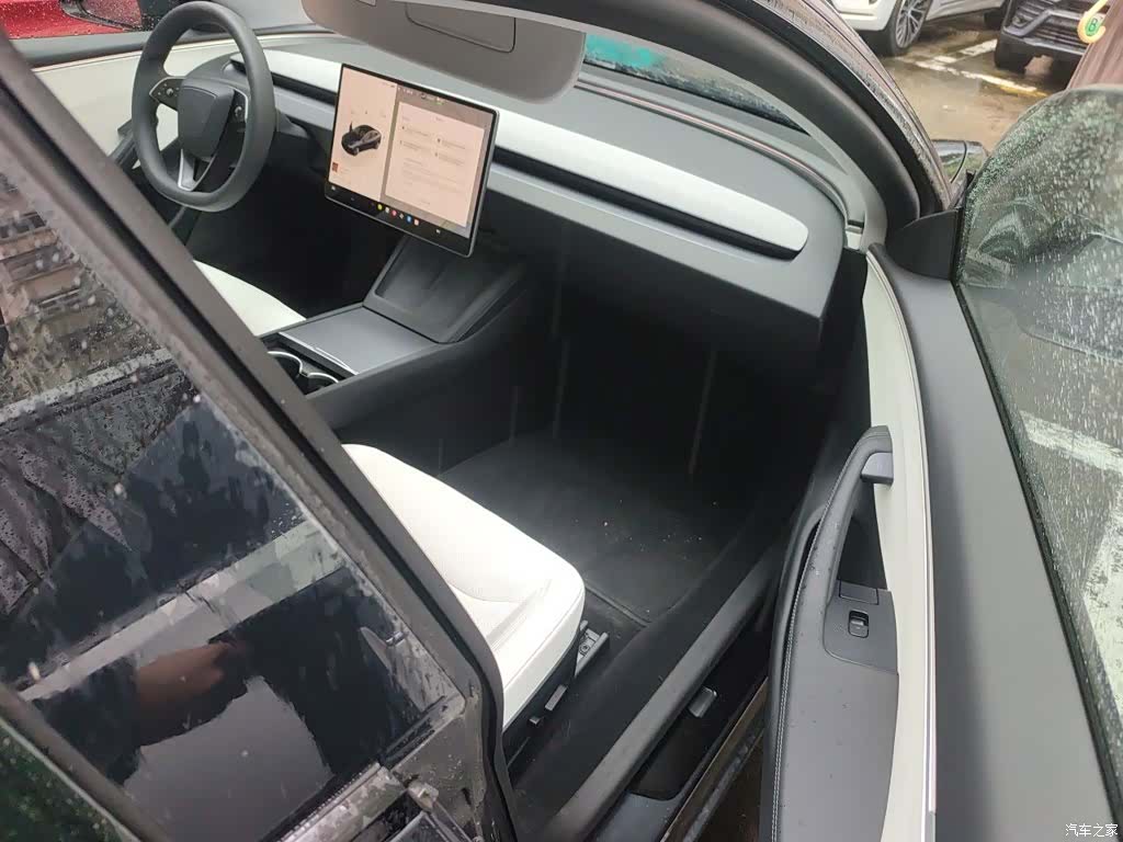 Tesla Model 3, 2024 21