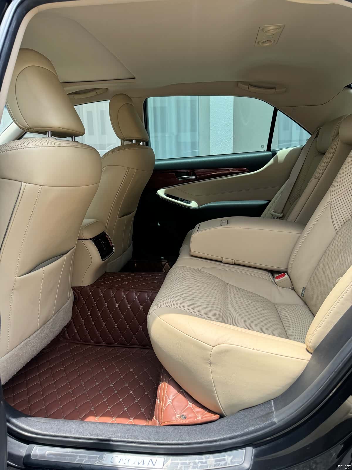 Toyota Crown, 2016 13