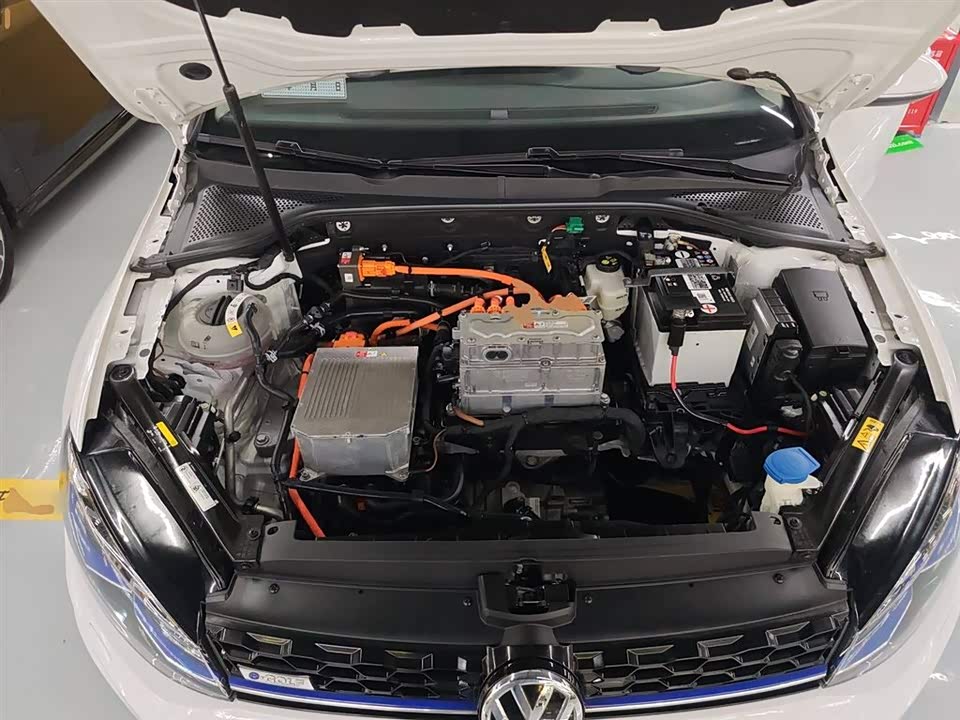 Volkswagen Golf*pure electricity