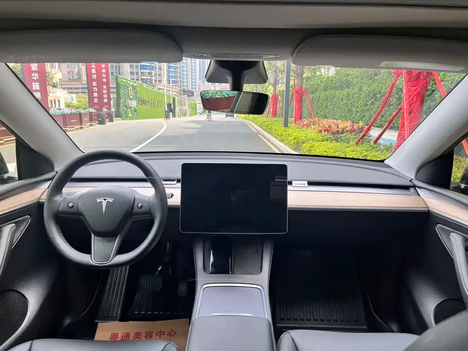 Tesla Model Y Tesla Model Y