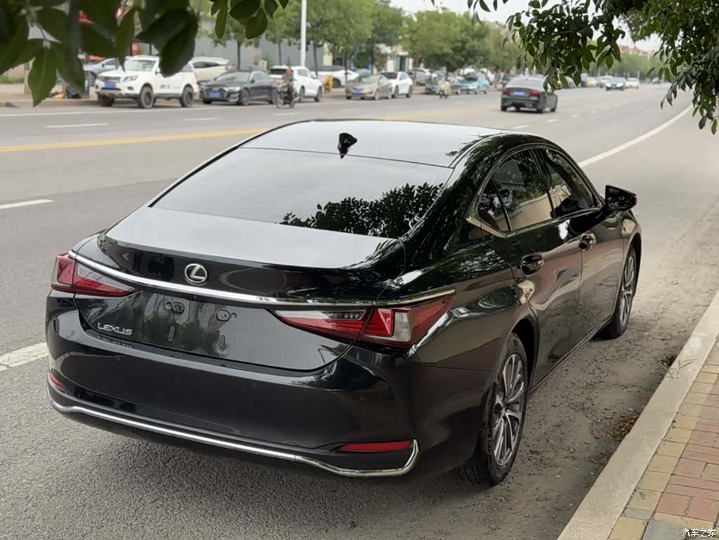 Lexus ES, 2023 10