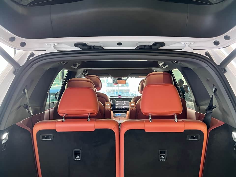 AITO Ask the world M8