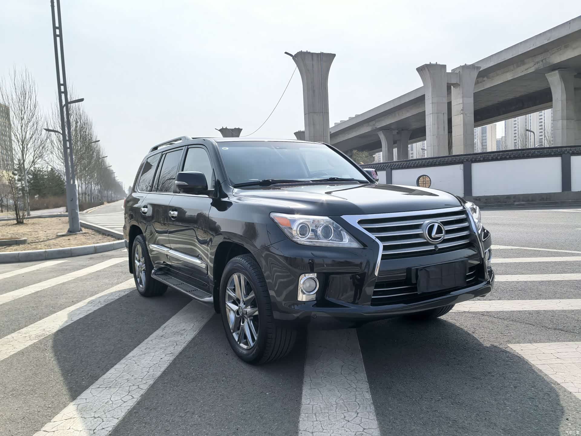 Lexus LX, 2013 3