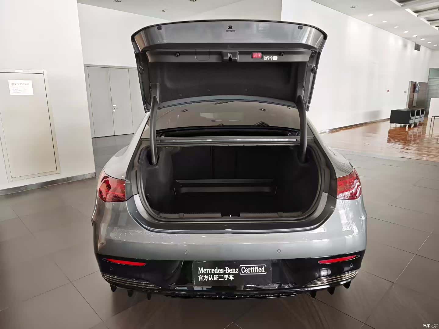 Mercedes-Benz EQE, 2024 6