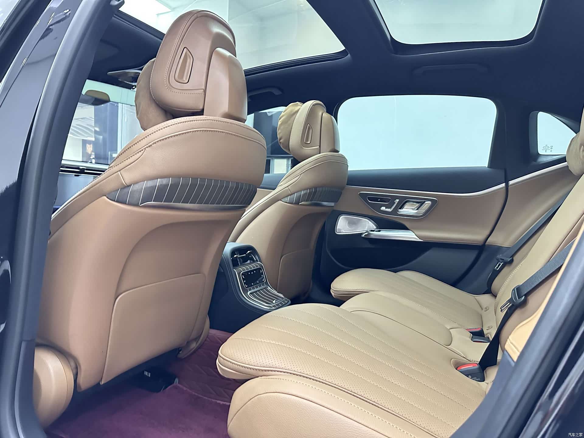 Mercedes-Benz E-Class, 2025 14